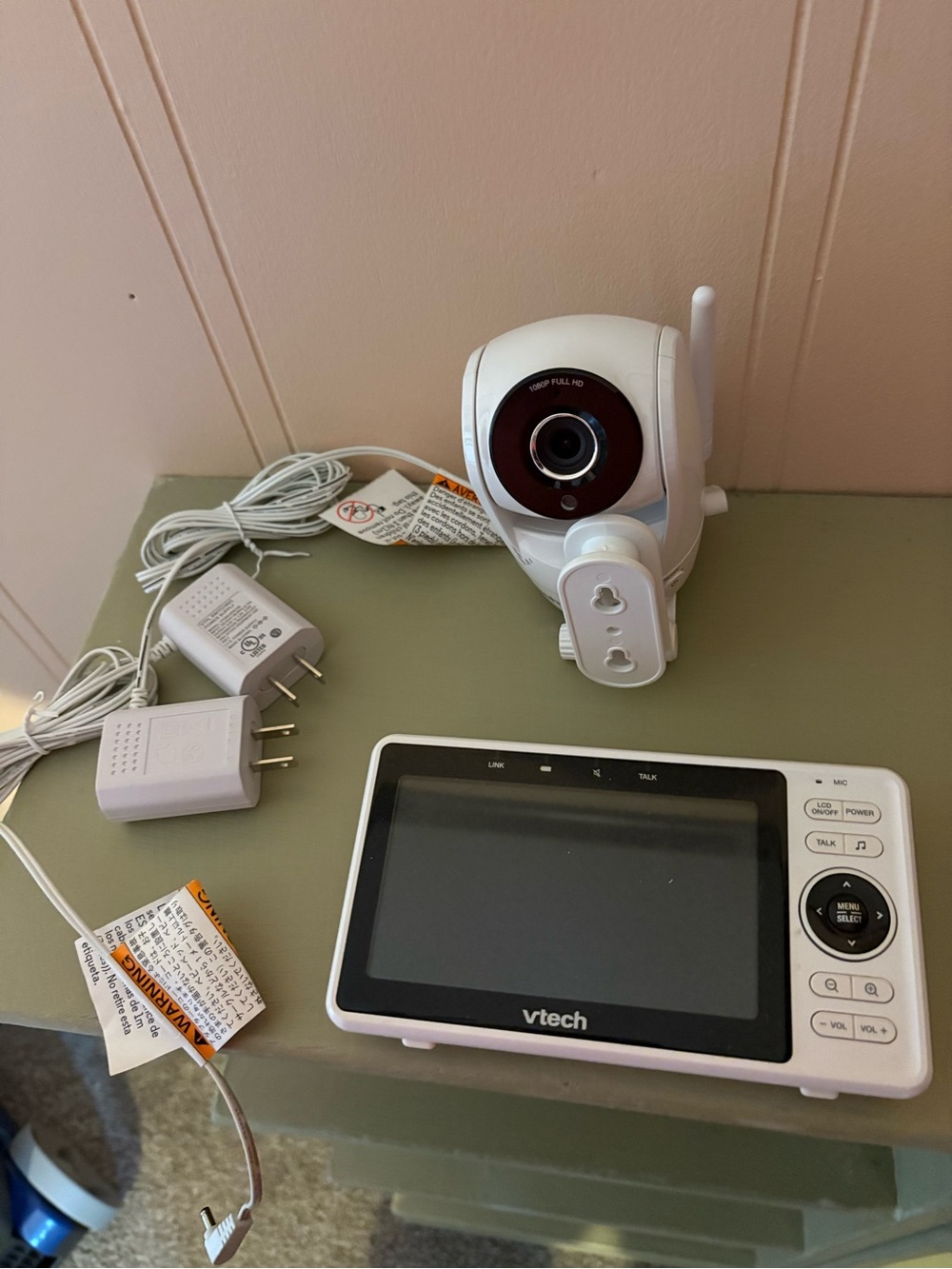 VTech White Baby Monitor with Camera and Parent Unit